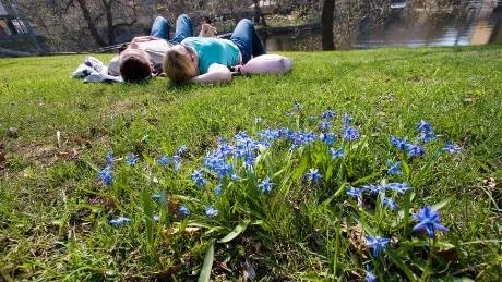 Uppåt 18 grader, eller åtminstone 14-15, enligt SMHI. Det blir varmt i helgen. Men frågan är om det blir soligt.Foto: Niclas Sandberg/arkiv
