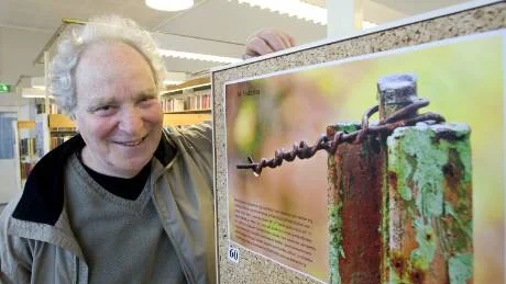 - Det här motivet tycker jag själv mest om. Det känns som det är lite av mig själ, säger fotografen och filosofen Joel Miller.Eneby bibliotek.Foto: Janne Forsby