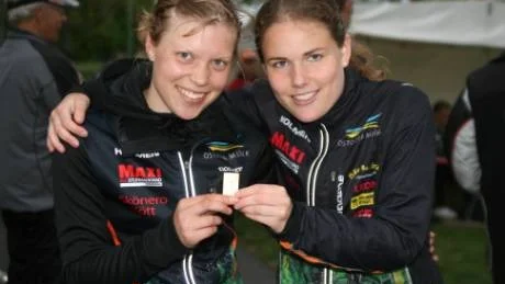 Malin Leijon-Lind, tv, och Kristin Löfgren delade på guldet vid östgötaorienterarnas sprint-DM.