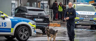 Skjuten gevärsman häktad • Vårdas på rättspsyk – kan utredas för hatbrott • " En väldigt hotfull situation"