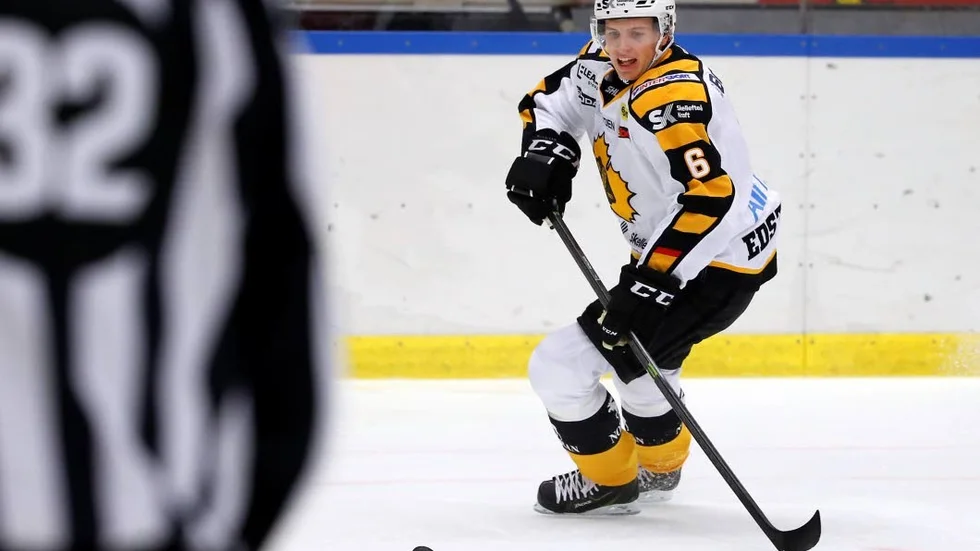 TILL PITEÅ? Förre Skellefteåbacken Rasmus Edström har spelat några matcher med Piteå Hockey för några år sedan. Nu finns chansen att han kan återvända.
