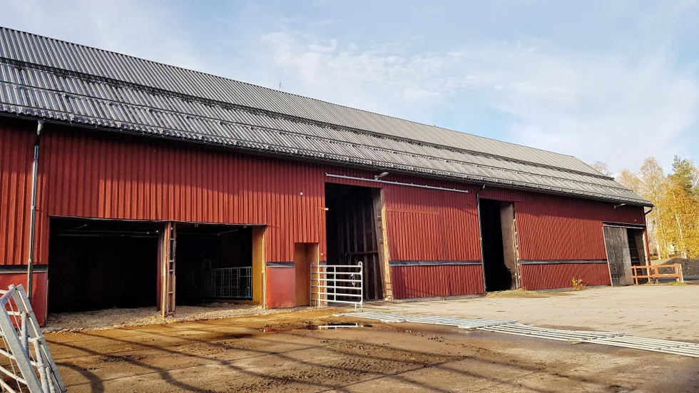 Grans naturbruksgymnasium förbrukar cirka 800 000 kWh per år. Nu äskar kommunen två miljoner kronor för att montera solceller på ladugårdstaket.