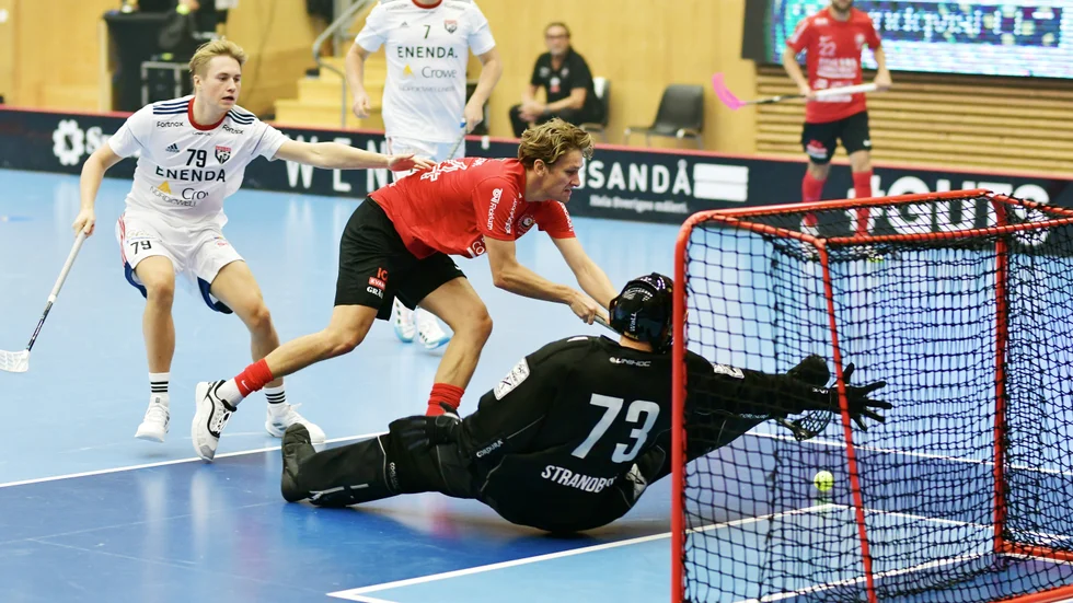 Drömstarten. Andreas Stefansson gör mål för Storvreta efter bara 32 sekunder. Inte ens två minuter senare gjorde han mål igen. Men sedan var dte slut på det roliga.