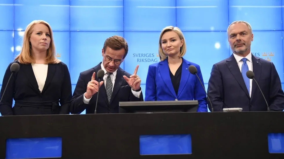 Allianspartierna vill ha S som stödparti för att kunna regera.