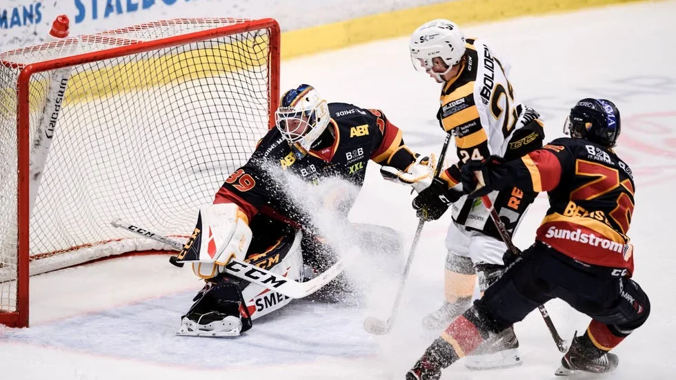 Här gör Andreas Wingerli 2–0 till Skellefteå, men sedan gick det snabbt utför ...