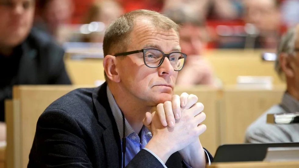 Trots att det gått mer än tre månader sedan valdagen tycker Jens Sundström (L), partistyrelseledamot, att det bästa är att sitta lugnt i båten.