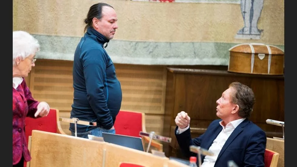 Sten Nylén och Kenneth Backgård har varit i kontakt inför nästa veckas regionfullmäktige. Nylén, numer medlem i SJVP, ställer sig bakom den strategiska planen som därmed kan bli större än de rödgrönas.