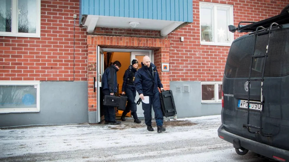 Polisens tekniker var på plats i kvinnans bostad under torsdagsförmiddagen.