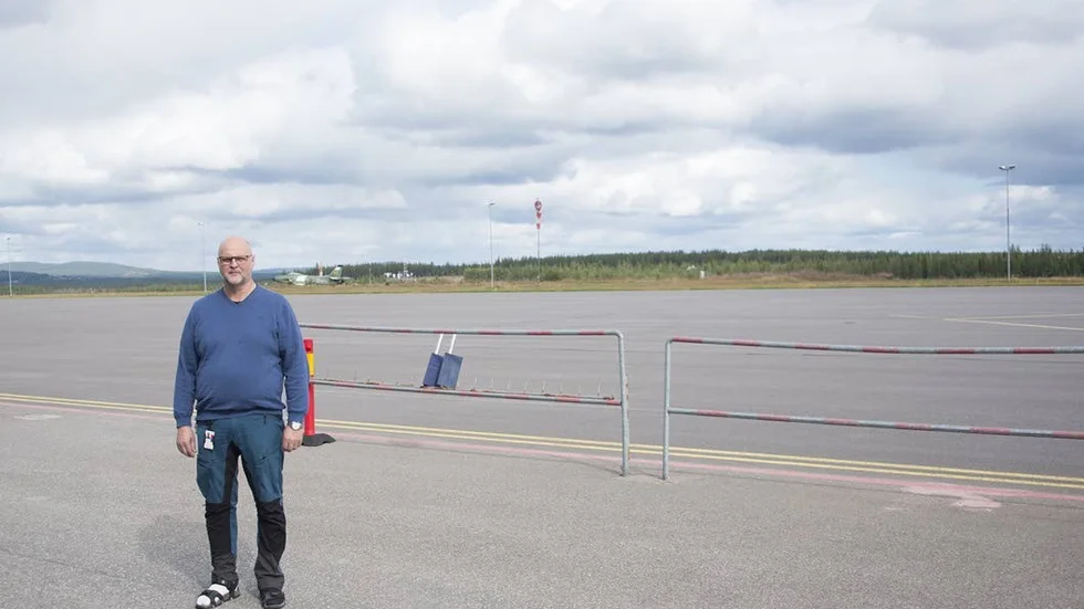 Det har varit lugnt på start- och landningsbanan ute på Arvidsjaurs flygplats senaste månaderna. Men den 16 september drar reguljärtrafiken mellan Arvidsjaur och Arlanda igång igen. "Allt börjar vara klart inför starten", säger flygplatschef Ralf Lundberg. (Arkivbild)