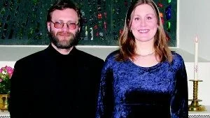 Foto: RUNE ENGELBREKTSON Organisten Aron Nilsson och sopranen Sara Andersson, samlade inför lördagens Mariamusik i Gamleby kyrka.