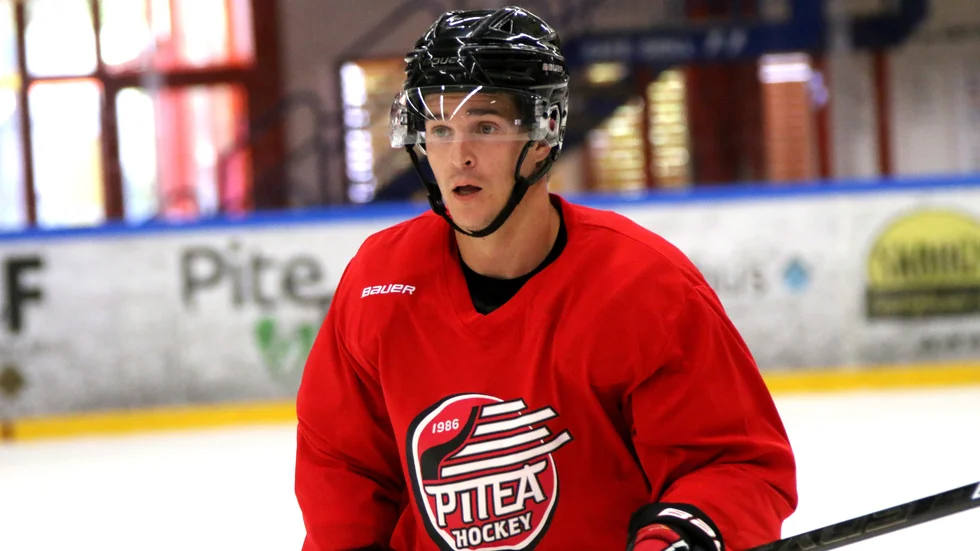 35-årige backen Tommy Wargh gjorde succé i debuten för Piteå Hockey genom att svara för ett hattrick.