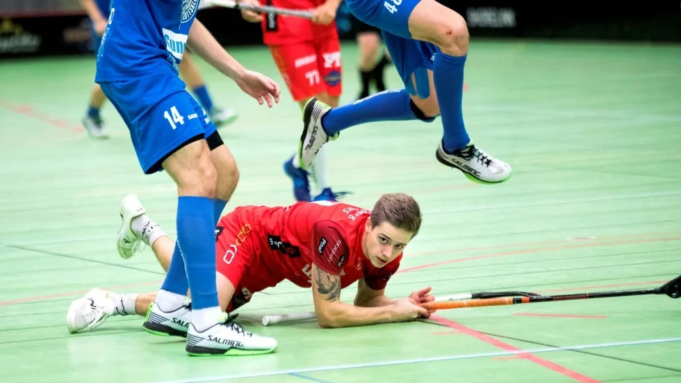 Erik Nilsson prickade in hälften av Wibax fyra mål mot Strängnäs, men det blev fall ändå, 4–5.  (Arkivbild)