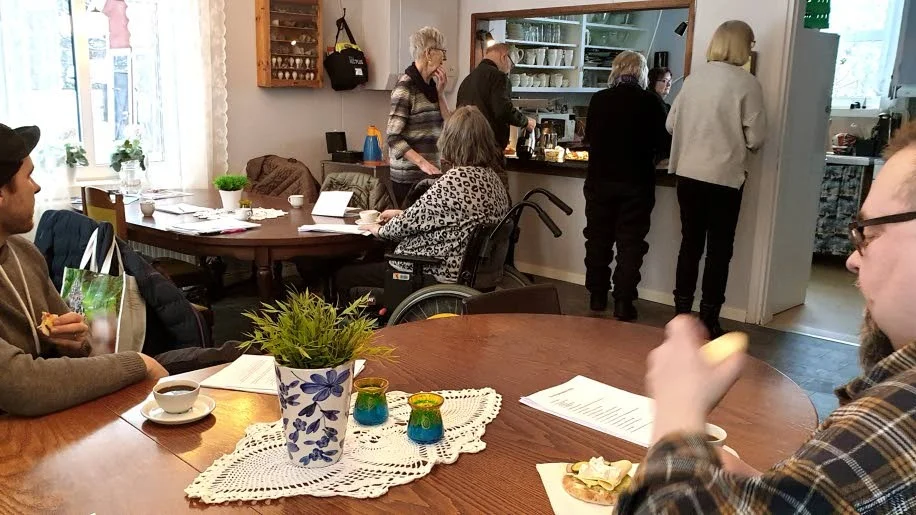 Mötet avslutades med gott fika för de närvarande.