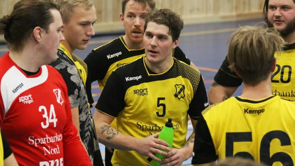 Erik Karlsson och hans Norrfjärdens IF har lagt ner a-laget i handboll på grund av spelarbrist.