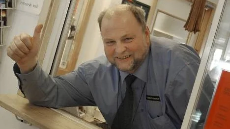 Ralf Lundberg, vd för flygplatsbolaget i Arvidsjaur, gläds åt att passagerarna fortsätter att strömma till. I år kommer man att passera 60000 passagerare. (Arkivbild)