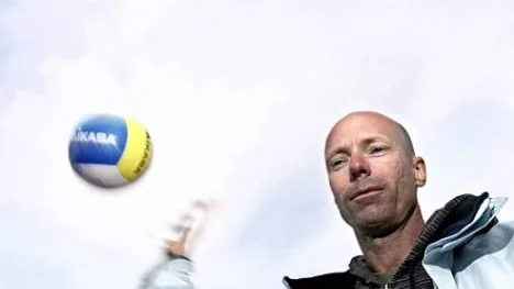 Isak Hermansson från Hortlax är med i Sverigetouren som tränare för ett lag från Slovenien. I går startade touren (lilla bilden till höger).