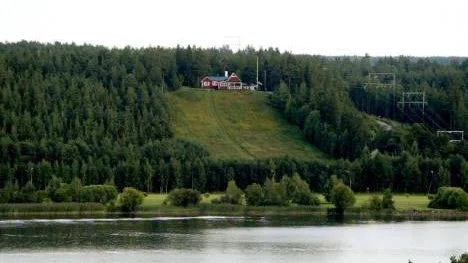 Varför inte placera husen på och runt Strömlidabacken? Vilken utsikt man skulle få, skriver insändarskribenten.(Arkivbild)