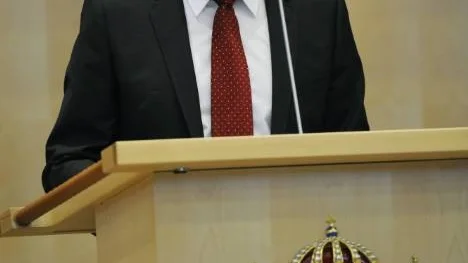 Statsminister Fredrik Reinfeldt lever på hoppet, men allt mer talar emot alliansregeringen. Regeringsförklaringen gav inga kraftfulla besked om en förändrad politik mot större trygghet och rättvisa.