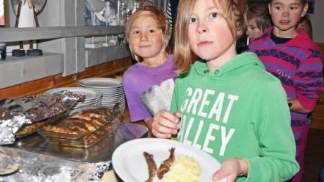 BRA. Mattias Strandberg gillar löja. Isak Broström och Tim Johansson likaså.  Foto: Britt-Louise Spets
