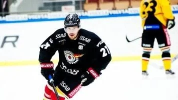 Toni Koivisto avslutade förra säsongen på bästa sätt och formen har hållit i sig under inledningen av European Trophy. I kväll ställs finländaren mot sina forna lagkamrater i Kärpät när lagen möts i Kemi.