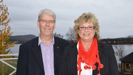 UTMANINGAR. Norrbottens kommuner står inför stora utmaningar som kräver statlig hjälp, konstaterar Piteås kommunalråd Peter Roslund (S) samt kommunalrådet Birgitta Persson (S) som deltog vid partiets höstmöte i Överkalix.