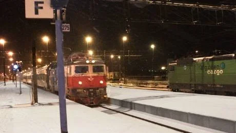 SENT. Tåg 95 från Narvik-Kiruna på väg in till Bodens C, 41 minuter försenat. 10 november 2010.