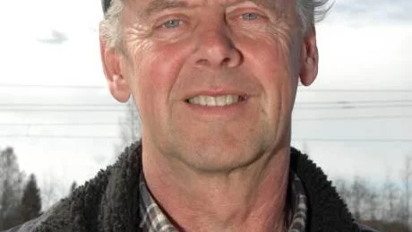 POLISANMÄLAN. Östen Eriksson, skogsbrukare i Jävre, har polisanmält Östra Kikkejaurs sameby för att de har renar kvar på betesmarken.