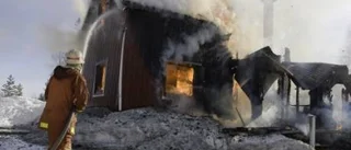 Ny version: "Kommer inte åt att släcka"