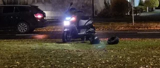 Moped och personbil i kollision på Gamla Övägen