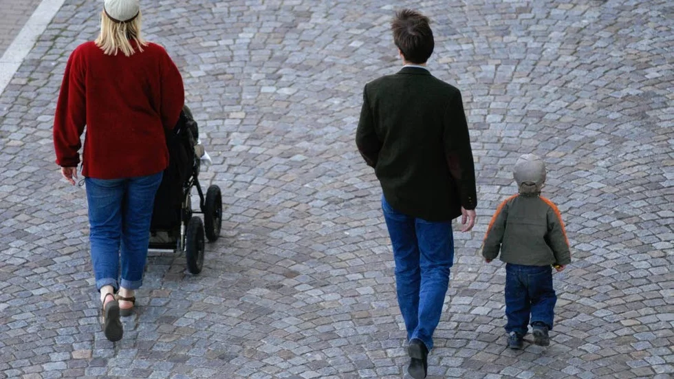 I ett hem finns det många sysslor, särskilt om man har barn. Har du koll på vem som tar störst ansvar för vabb, semesterplanering och mat hemma hos dig?