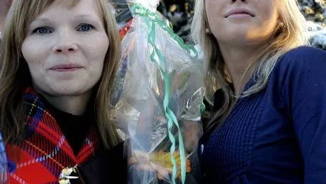 EN MATCH. Två unga pristagare som båda har erfarenhet av matcher i livet. Till vänster samiska författaren Ann-Helen Laestadius som  får pris för sitt författarskap om hur det är att leva med två kulturer, den samiska och den svenska. Till höger Sofia Mattsson, nominerad till idrottskultursstipendiet av Norrbottens Idrottsförbunds styrelse.