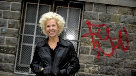 Inte sorterad. Eva Eastwood vill inte bli insorterad i ett fack. Till nya plattan ville hon ha ett modernare och tuffare sound.