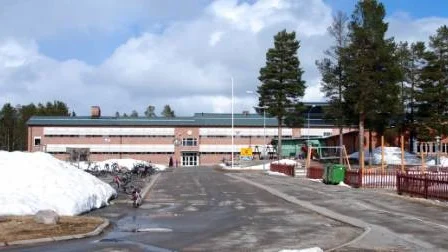 Stor oro bland föräldrar. "Kan jag känna mig trygg med att skicka mina barn till skolan?" undrar en mamma till ett barn som går på samma skola som de inblandade.