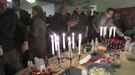 Innan filmpremiären bjöds det på tilltugg i form av bland annat chips, ostbågar och läsk. Cirka 160 personer var inbjudna till Royal Folkets hus i Rosvik.