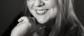 Svartvitt och färgrikt med far och dotter