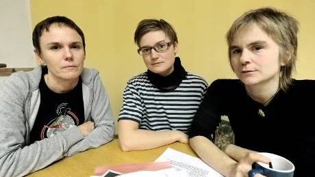 INFÖR RÄTTA. I dag står de tre aktivisterna från Ofog inför skranket för sina aktioner i somras. Men Annika Spalde, Kristina Johansson och Kimo Kjernmoen anser att de är oskyldiga.
