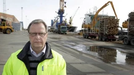 Lars-Åke Wink, platschef på Bottenvikens stuveri, avvisar uppgifterna om att hot om repressalier förekommer på företaget. "Vi har högt i tak och alla kan säga vad de tycker", säger han.