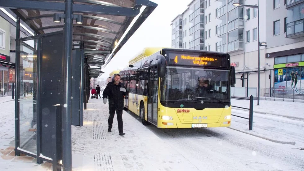 Åka kollektivt. Målet är att fler ska åka buss i Boden. Därför har en bussutredning gjorts. " Bussarna ska gå oftare och stanna på rätt ställen i förhållande till där det finns folk", säger Annika Stenvall, Bodens kommun.