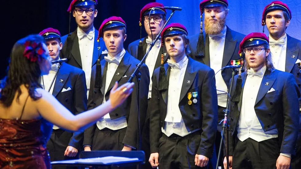 Jubileum. Snapsakademin 20-årsjubilerar och firade med en konsert där de överraskade genom att inte bjuda på en enda vårsång.