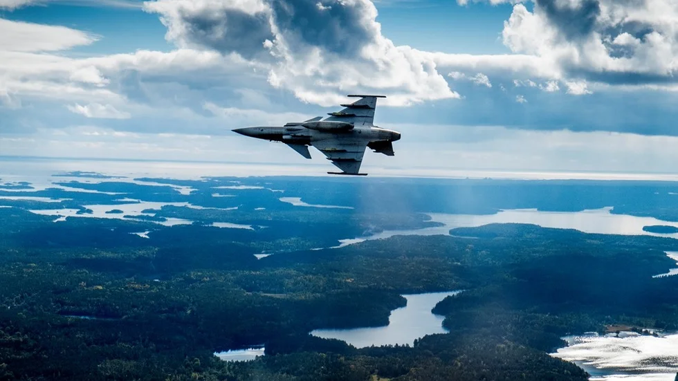 LINKÖPING  2013-09-26
Svenska Dagbladets reporter och fotograf följer med på en flygtur i en JAS Gripen (modell test A/C 39D). Obs, spegling av fotografen i bilden.  
Foto: Magnus Hjalmarson Neideman / SvD / TT / Kod 10078
** OUT DN och Dagens Industri (även arkiv) och Metro**