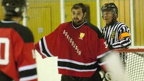 Jaffar Aiddai räddade en poäng till sitt MG/Arvidsjaur. Stundtals utsattes han för rena puckregnet av SK Lejon, som fick iväg 49 skott mot honom under matchen.