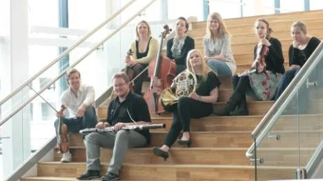 Studenter från kandiat- och masterutbildningarna, samt journalistutbildningen i Piteå som åker till Nordnorge för att spela respektive dokumentera Barentssamarbetet Törnrosa-projektet: Johan Bertilsson, violin, Johan Wikström, fagott, Nathalie Betilsson, viola, Vanessa Martinez, cello, Emma Wahlström, valthorn, Malin Wretling, journalistik, Isabelle Andö, violin, samt utbytesstudenten Kristina Patonova, flöjtist som i det här sammanhanget spelar harpa.