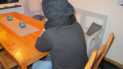 22-åriga Sara anklagar Pitebo för diskriminering. "Jag fick ingen lägenhet eftersom jag har ADHD och bor på gruppboende", berättar hon.
