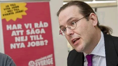 Hur Anders Borgs jobbpolitik lyckas beror till mycket stor del hur väl man lyckas motivera människor att ta jobb till lägre löner.
