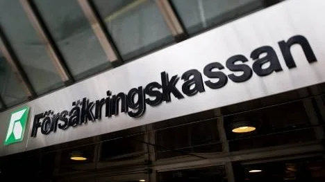 Försäkringskassans uppdrag är att tillämpa det nya regelverk kring sjukförsäkringen som alliansen infört. Ansvaret för att människor som Annica Holmquist kommer i kläm vilar helt och hållet på ansvariga politiker, inte på Försäkringskassan.