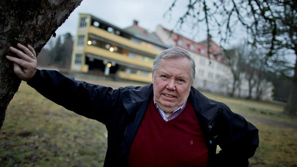 "Folk blir förbannade". Entreprenören och företagaren Bert Karlsson har lagt in anbud om att öppna ett 50-tal asylboenden runt om i Sverige, däribland Älvsbyn enligt uppgift. Men det vill han inte bekräfta än. "Det blir bara en massa folk som blir förbannade" säger han till Kuriren.