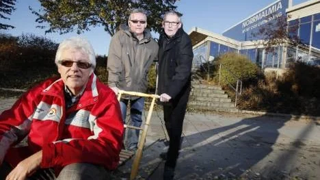 Det blir full fart framåt på nöjesfronten under SM-tävlingarna i Piteå. Förutom ett digert sång- och musikprogram förannonserar Håkan Marklund (sittande) Tommy Sundqvist och Garry Jonsson även ett SM i sparkstafett med mixade tremannalag.