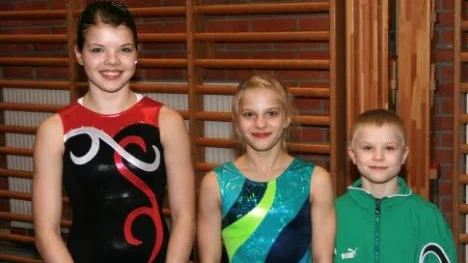 Älvsbysyskonen Adina, Julia och David Rumbutis blev vinnare i sina klasser.