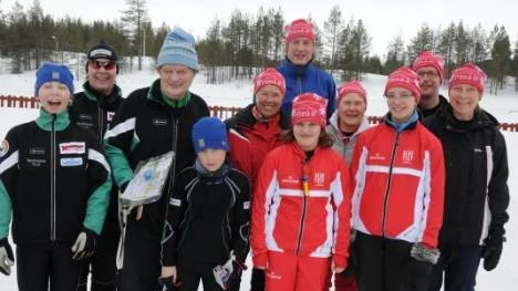 Några framgångsrika deltagare i Skigo cup i skidorientering. Från vänster: Erik Tuuri, Lena Tuuri, Karl-Erik Sjöberg, Kalle Tuuri samtliga ÄIF, Ann Persson, Torbjörn Lundberg, Elin Nordlund, Laila Myrlund, Ida Nordlund, Ulf Nordlund, Irene Danielsson samtliga PIF.