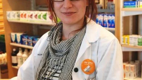 Therese Lundberg är butiksansvarig på Kronans Droghandel i Arjeplog. Hon tror inte att kunderna märkt någon större skillnad sedan ägarbytet.